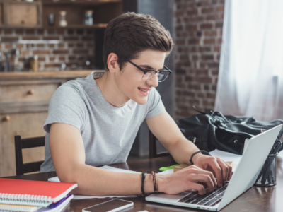 ¿Por qué estudiar una licenciatura en línea? Conoce las ventajas de una licenciatura en línea